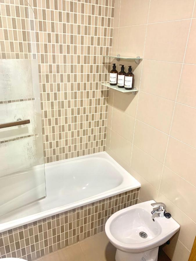 Apartment Casa Ferreiros. Parking Y Wifi Incluidos! Gijon